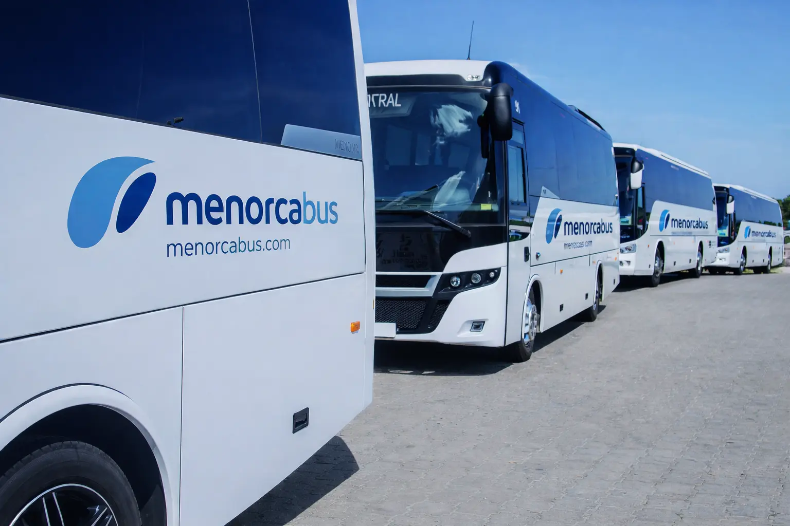 Autocars i minibusos a Menorca